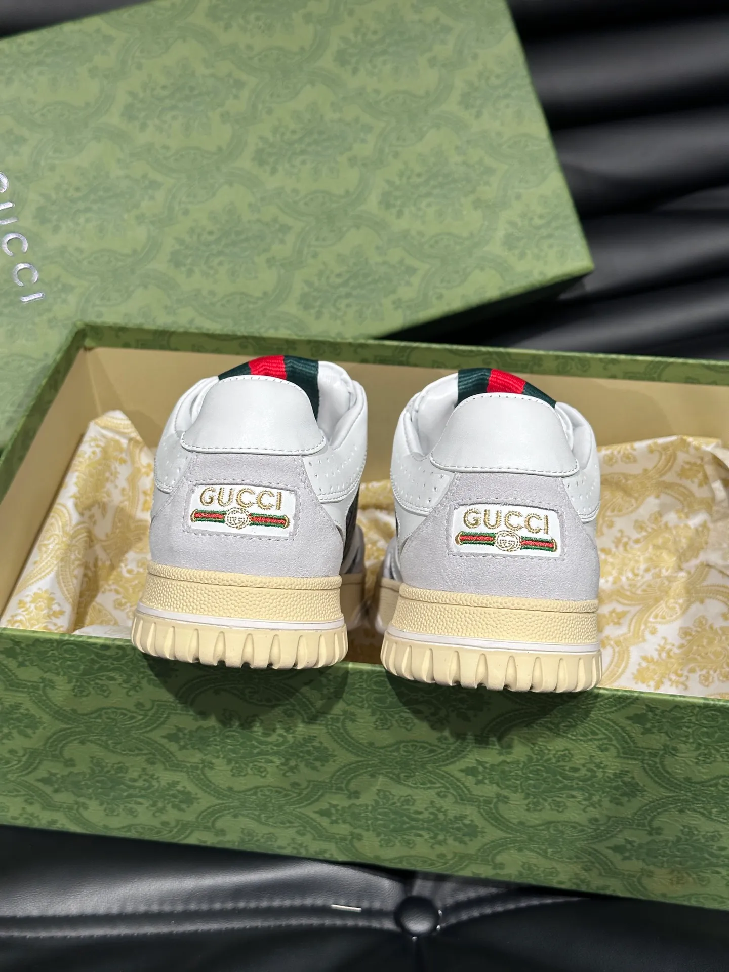 Men's shoes 💰p480 "GUCC*" Re series 👫 Couple style webbed leather sneakers, as the first sneakers created by Sabato De Sarno for Gucci, the Re-Web series reinterprets the brand's classic stripes, with bold and unique details to set off a modern silhouette design. This shoe is crafted from iconic classic GG canvas and white leather. This new sneaker is ingeniously decorated with many of the brand's classic details, and is equipped with a bright red and green webbing tongue, which will make people fall in love at first sight. Women’s size 35-39. Men’s size 38-44